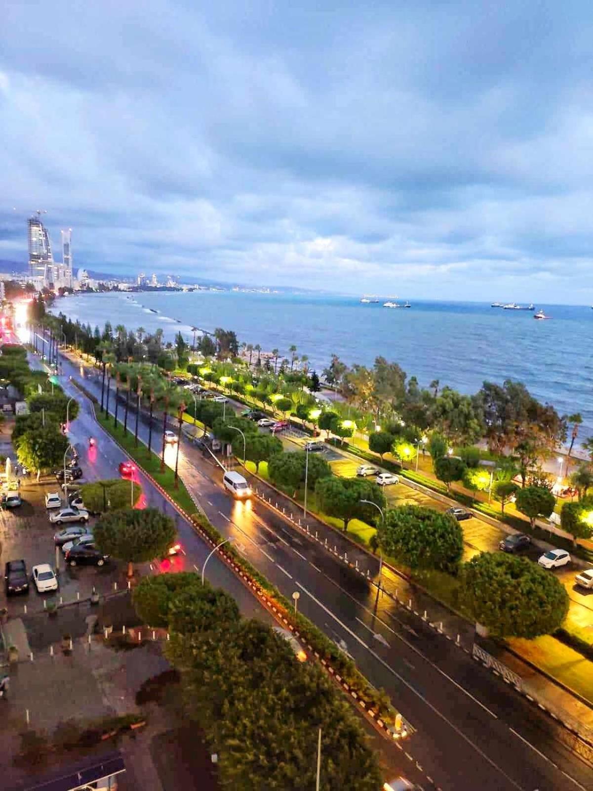 Sea Front & City Center, Amazing Sea View ليماسول المظهر الخارجي الصورة