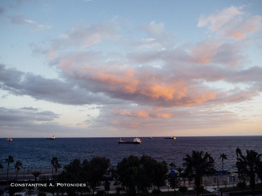 Sea Front & City Center, Amazing Sea View ليماسول المظهر الخارجي الصورة